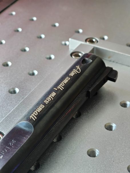 Gravering på pistol